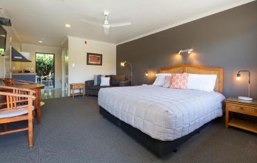 Studio with Spa Bath